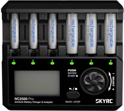 Inteligentná nabíjačka AA/AAA SkyRC s regeneráciou a USB QC 3.0