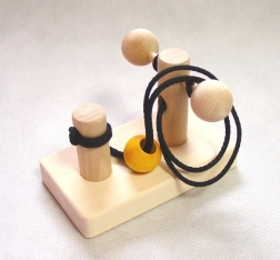 Hlavolam Skrytá gulička – drevený logický rébus