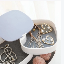 Viacúrovňová šperkovnica biela