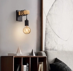 Nástenné svietidlo Loft čierno-drevené