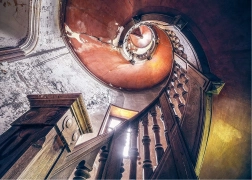 Stratené miesta: točité schodisko – puzzle 1000 dielikov RAVENSBURGER