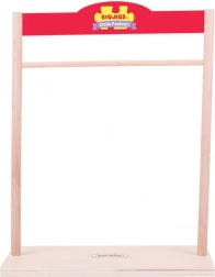 Drevený vešiak na šaty pre bábiky Bigjigs