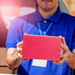 Červené kuriérske plastové tašky s výsekom na rukoväť 500 × 600 + 70 mm, 50 ks, potlač Thank You