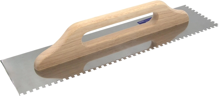Hladidlo z nehrdzavejúcej ocele so zubami 6 mm, 500 × 130 mm, drevená rukoväť