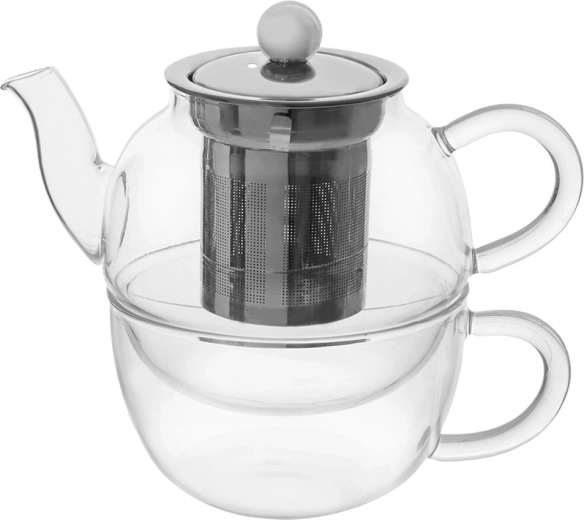 Kompaktné 2v1: kanvička s hrnčekom, ktoré sa vkladajú do seba