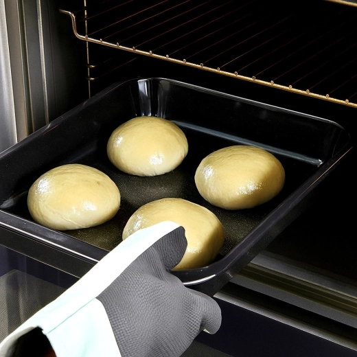 Vysoké okraje pre bezpečné pečenie