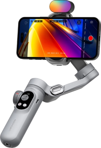 RGB svetlo a OLED displej pre plnú kontrolu