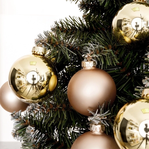 Mix matných a lesklých povrchov pre dokonalý kontrast