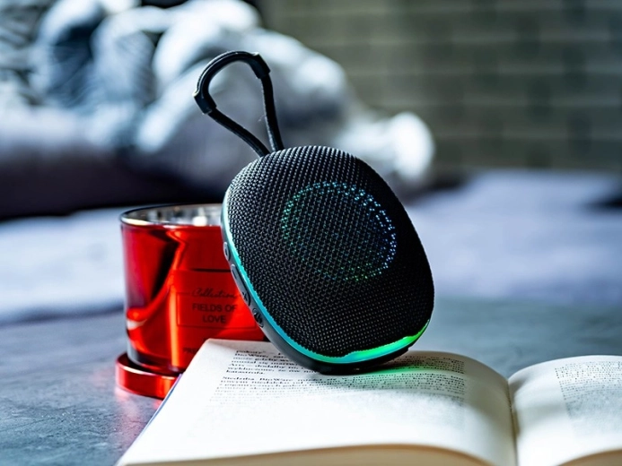 Hudba odkiaľkoľvek: FM, microSD aj USB