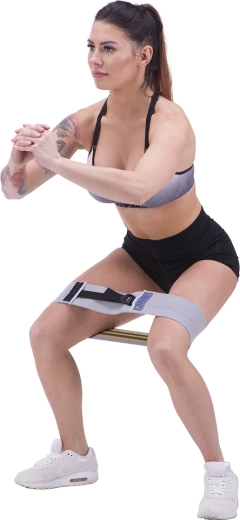 Silná aktivácia sedacích svalov a stehien