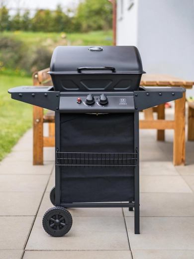 Pohodlie pri príprave: odkladacie plochy, háčiky a košík