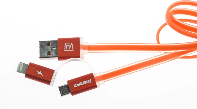 Dva konektory v jednom: Lightning a micro‑USB