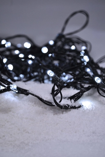 100 LED v studenom bielom svetle na výraznú dekoráciu