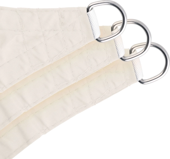 Zosilnené rohy a kovové krúžky pre isté uchytenie