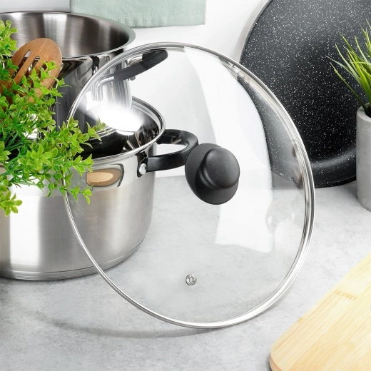 Pevný nerezový okraj a pohodlné držadlo