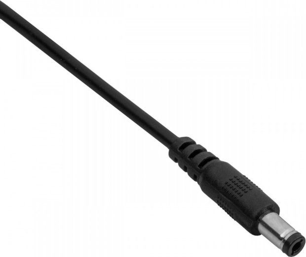 Pevný konektor 5,5 × 2,5 mm a odolný kábel