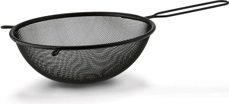 Čierny kovový cedník 20 cm