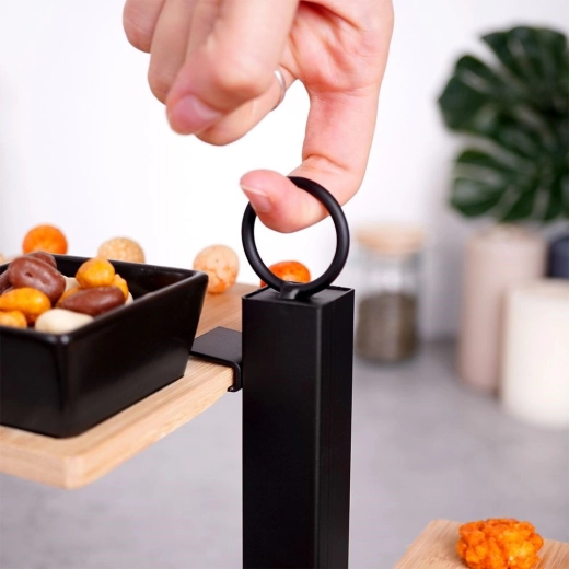 Stabilná kovová konštrukcia s praktickým madlom