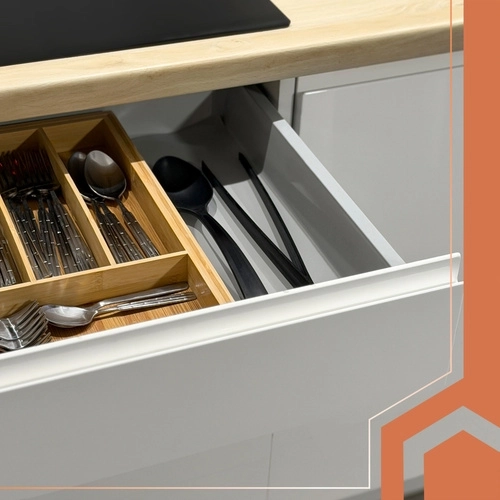 Poriadok v zásuvkách aj organizácia príborov