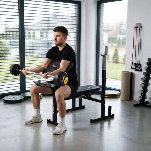 Modlitebník na biceps pre izolované precvičenie paží