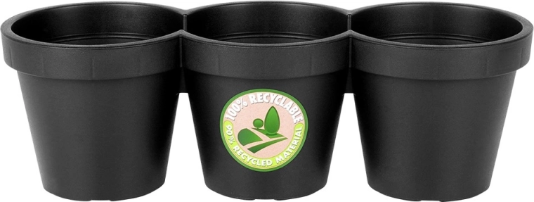 Tri kvetináče v jednom kompaktnom celku