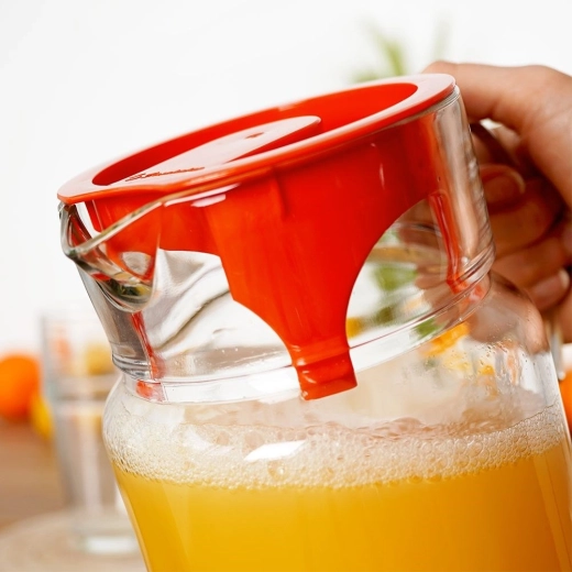 Praktické viečko chráni nápoj