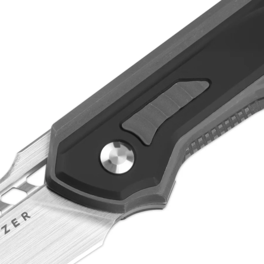 Front flipper, frame lock a istý úchop