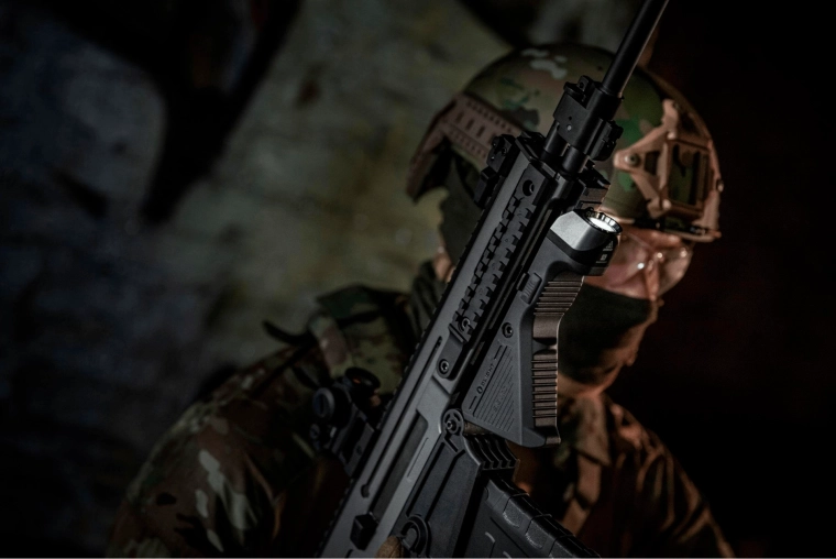 Výkon až 1450 lm a dosah 240 m