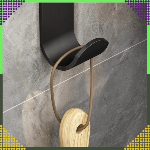 Praktický háčik na doplnky