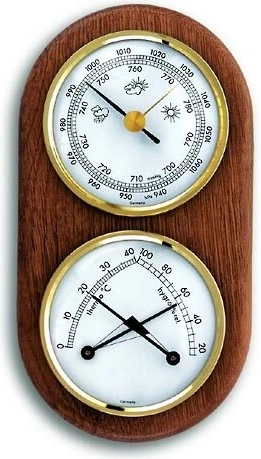 TFA analógová meteostanica z dubového dreva