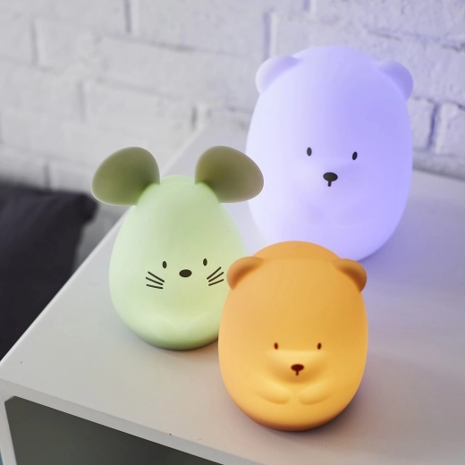 Až 12 hodín svietenia a nabíjanie cez micro USB