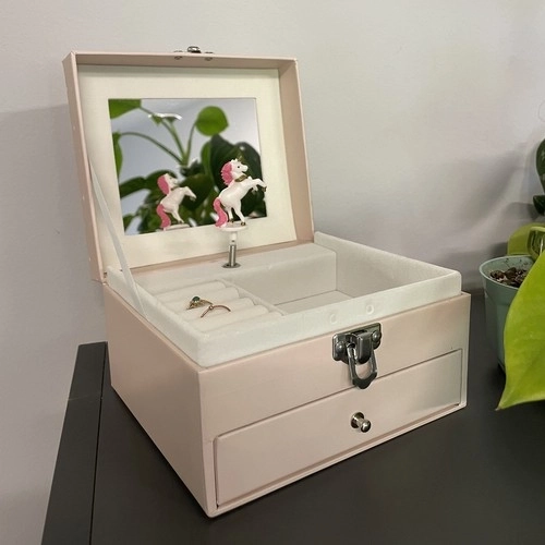 Hracia skrinka s otáčajúcim sa jednorožcom