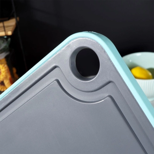 Žliabok na šťavu pre čistejšiu pracovnú plochu