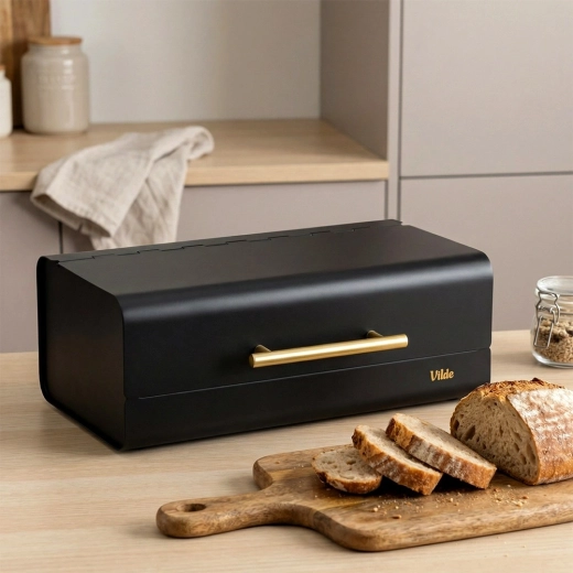 Odolná kovová konštrukcia s matným lakom