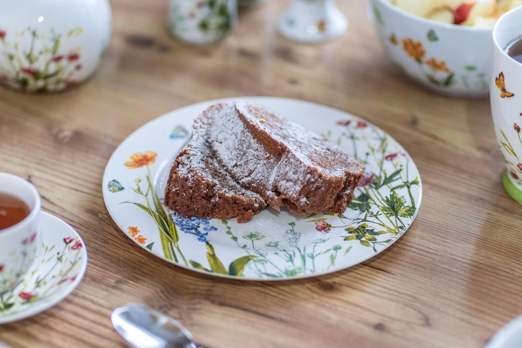 Kvetinový dekor, ktorý rozžiari stôl