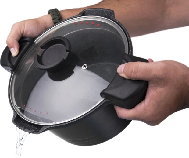 Široké rukoväte a bezpečné zlievanie