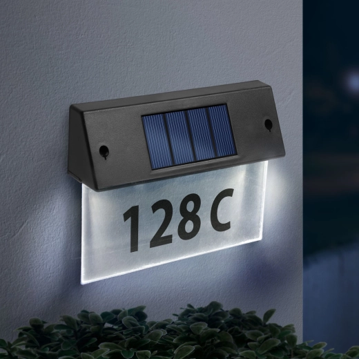Solárne osvetlenie čísla domu s priehľadným plexisklom a studenými bielymi LED