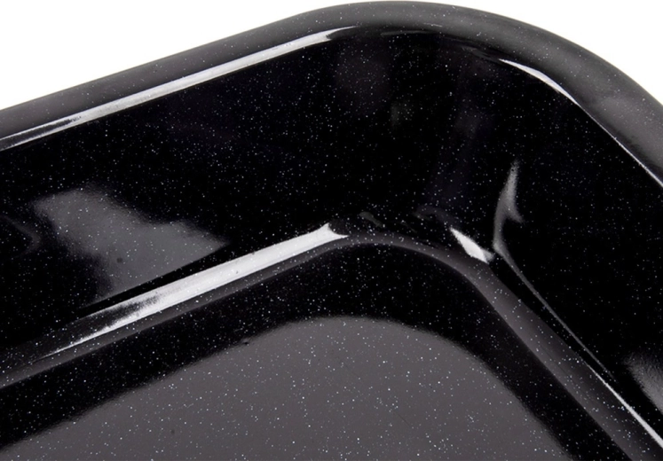 Vysoké okraje pre šťavnaté pečenie