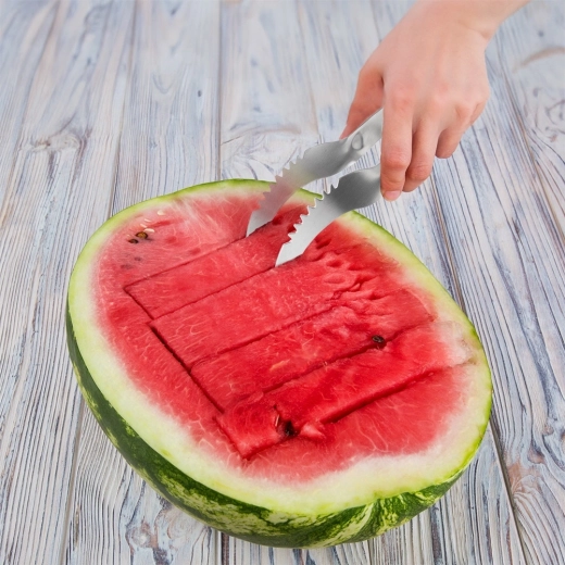 Krájač a servírovacie kliešte v jednom