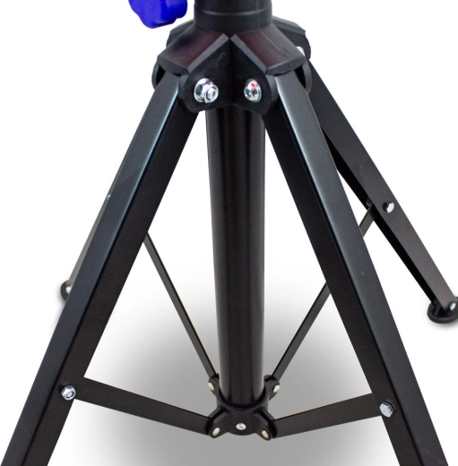 Stabilný trojnožkový podstavec a oceľová konštrukcia