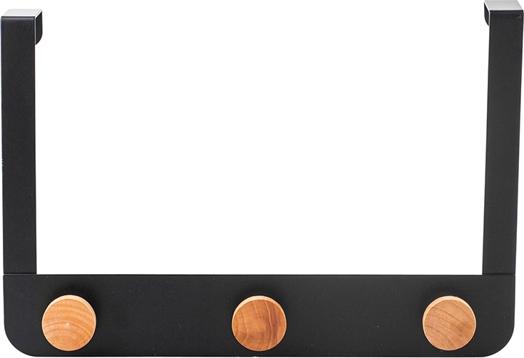 Moderná kombinácia matného kovu a prírodného materiálu