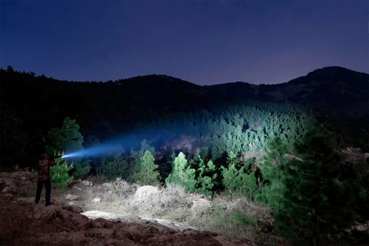 Až 1500 lm a 250 metrov dosvitu