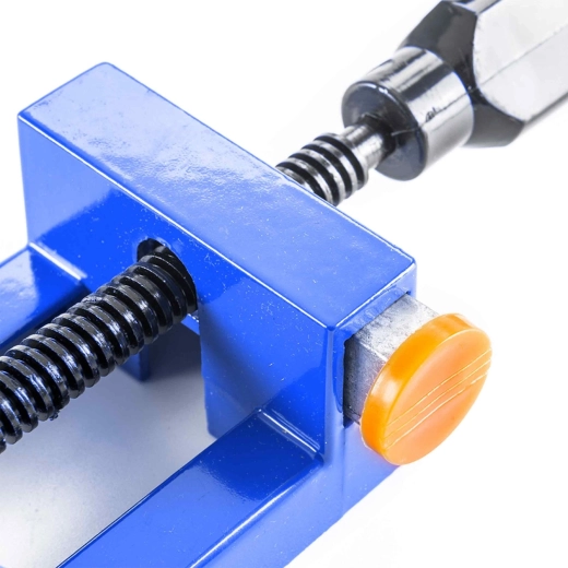 Skrutkovací mechanizmus s ochrannou koncovkou
