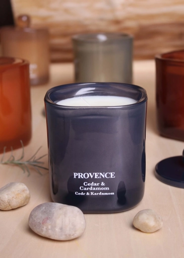 Vonná sviečka v skle Provence céder a kardamóm 25 h