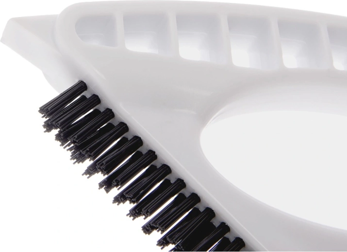 Tvrdé štetiny na škáry a rohy