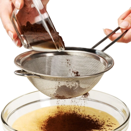 Precízne sypanie a preosievanie pri pečení