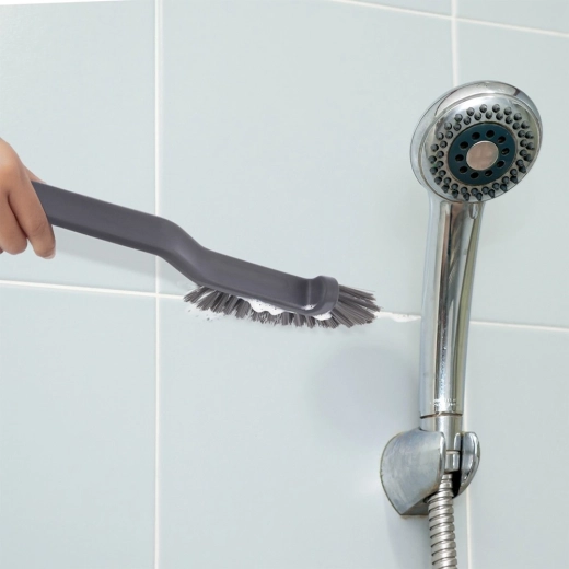 Precízne čistenie škár a kútov