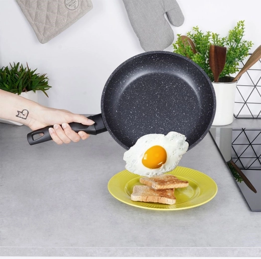 Nepriľnavý granitový povrch bez PFOA a PTFE