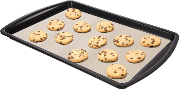 100 % nepriľnavý povrch pre bezproblémové pečenie