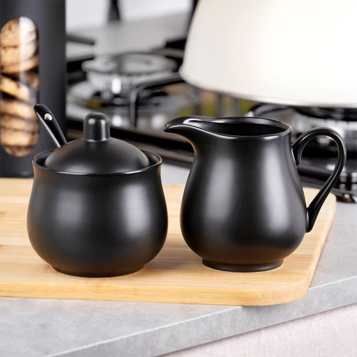 Elegantný čierny dizajn pre každý stôl